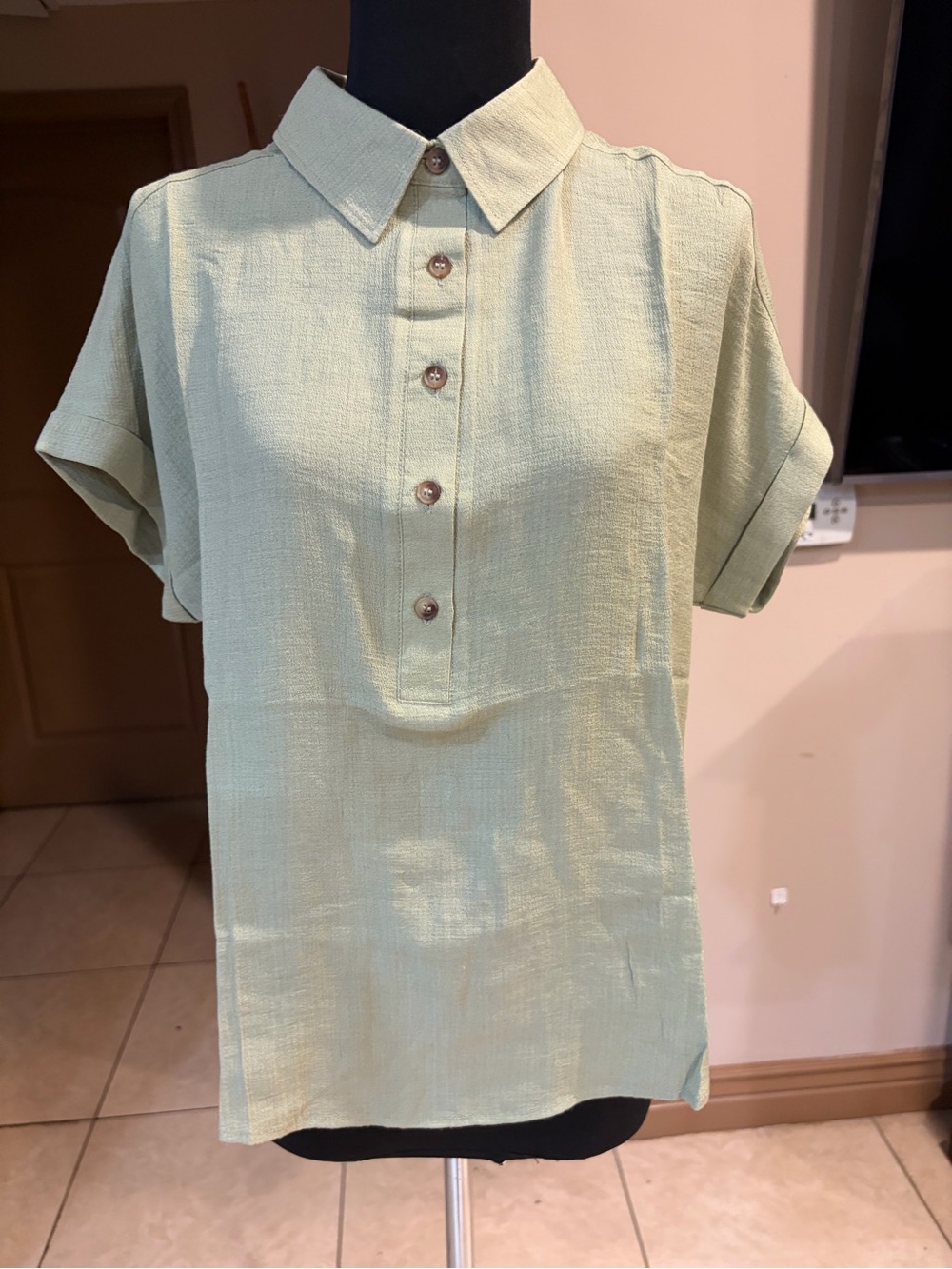 Blu Pepper Sage Green Button-Front Collared Top
